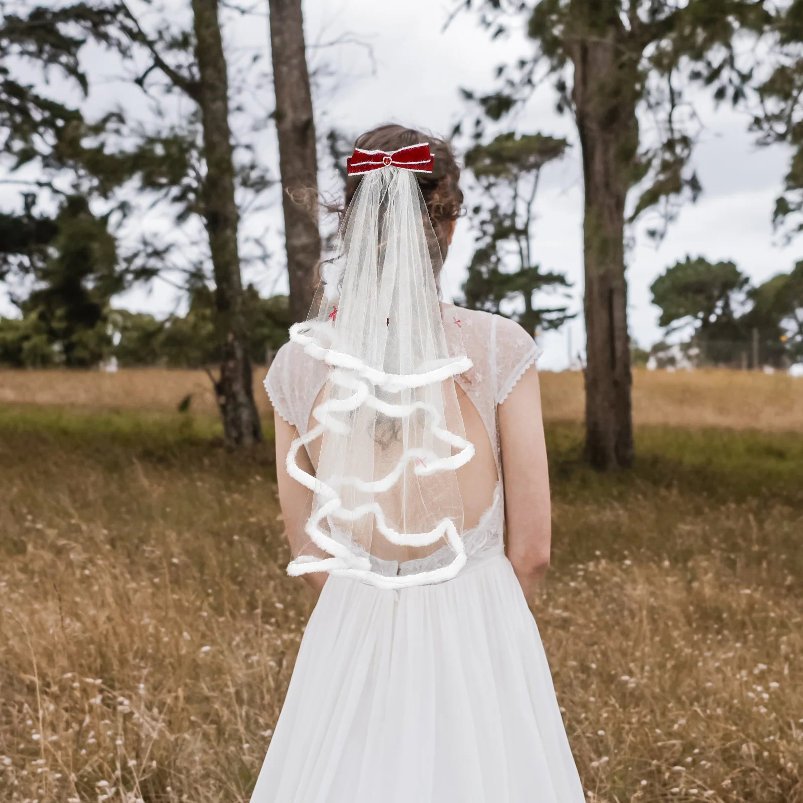 

Bridal Hair Bow Veil Red White Festive Design Elegant Style Versatile Accessory Bachelorette Party Photo Ready