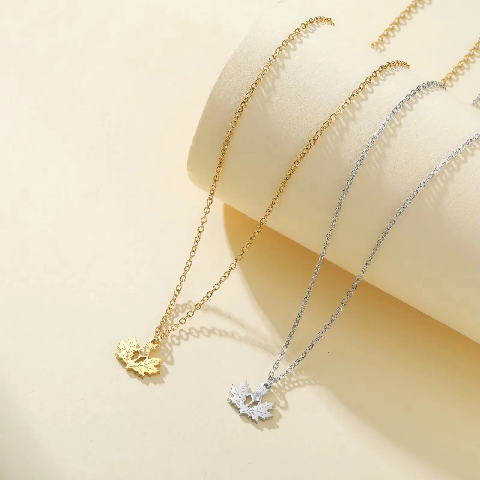 Scotland Thistle & Maple Leaf Pendant Necklace Minimalist Stainless Steel Link Chain Jewelry For Women Men Gift Vintage National