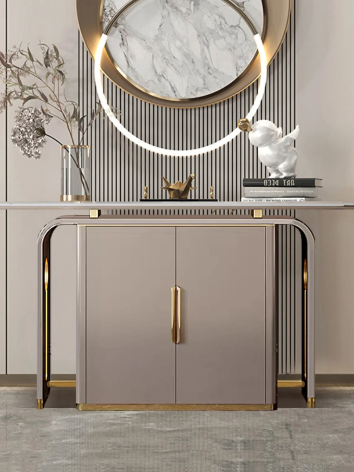 Light luxury entrance cabinet enters the door opposite the entrance platform