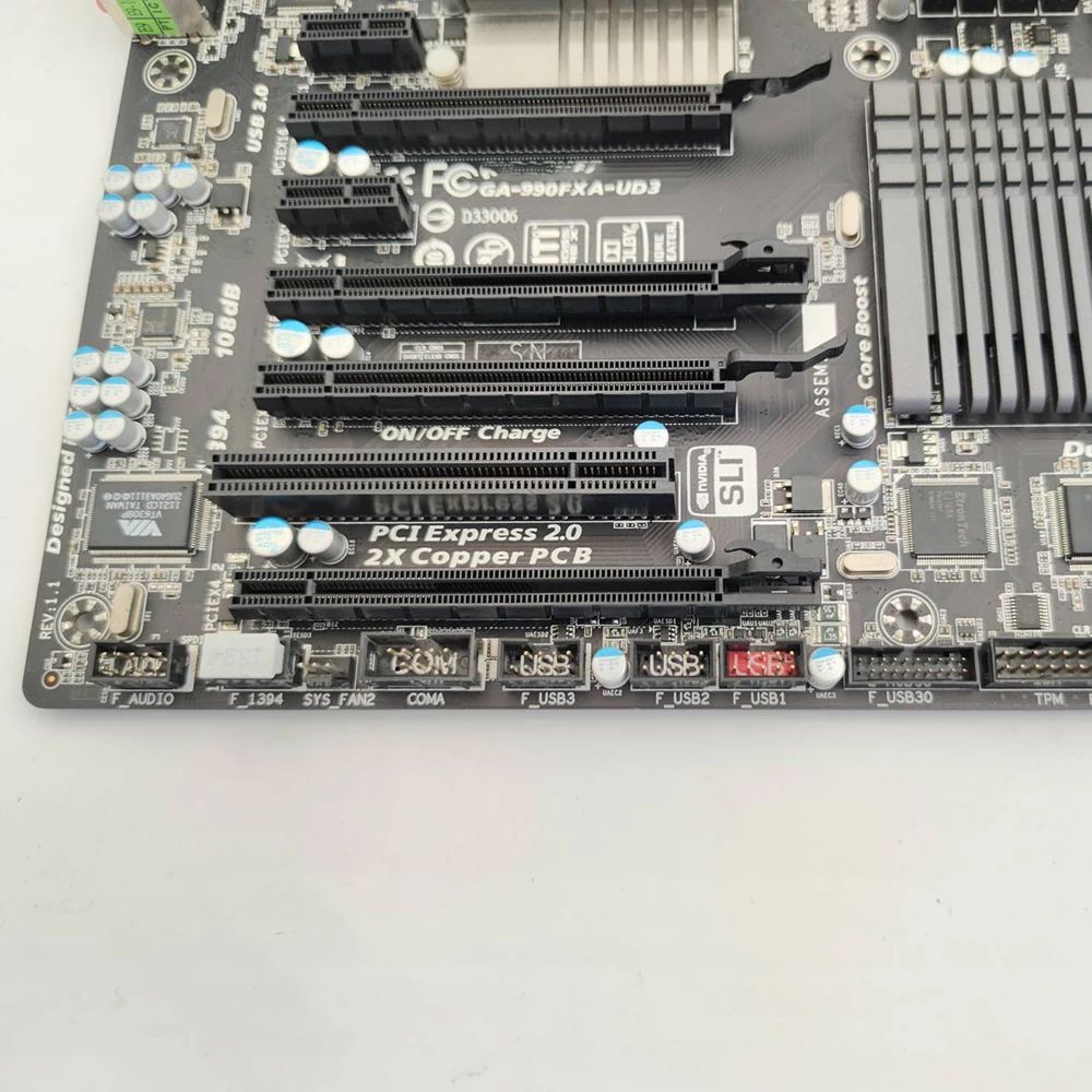 AM3+990FX SB950 4 × DDR3 32GB ATX 6 × SATA Motherboard GA-990FXA-UD3
