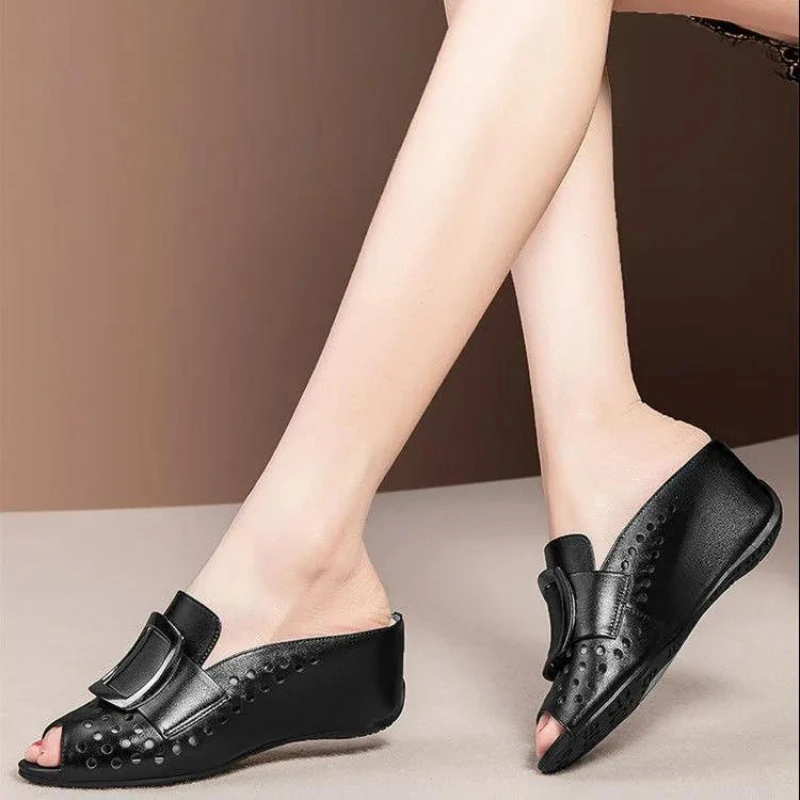 Women Slipper's 2024 Ladies Summer Slippers Shoes Female Low Heels Fashion Summer Comfortable All-match Shoes Large Size Q190