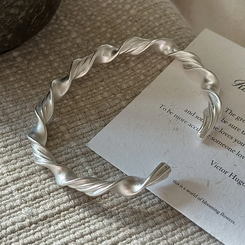 

Fashion Women Jewelry Fine Jewelry Statement Jewelry High Quality Daisy Style 925 Sterling Silver Twist Cuff Bangle