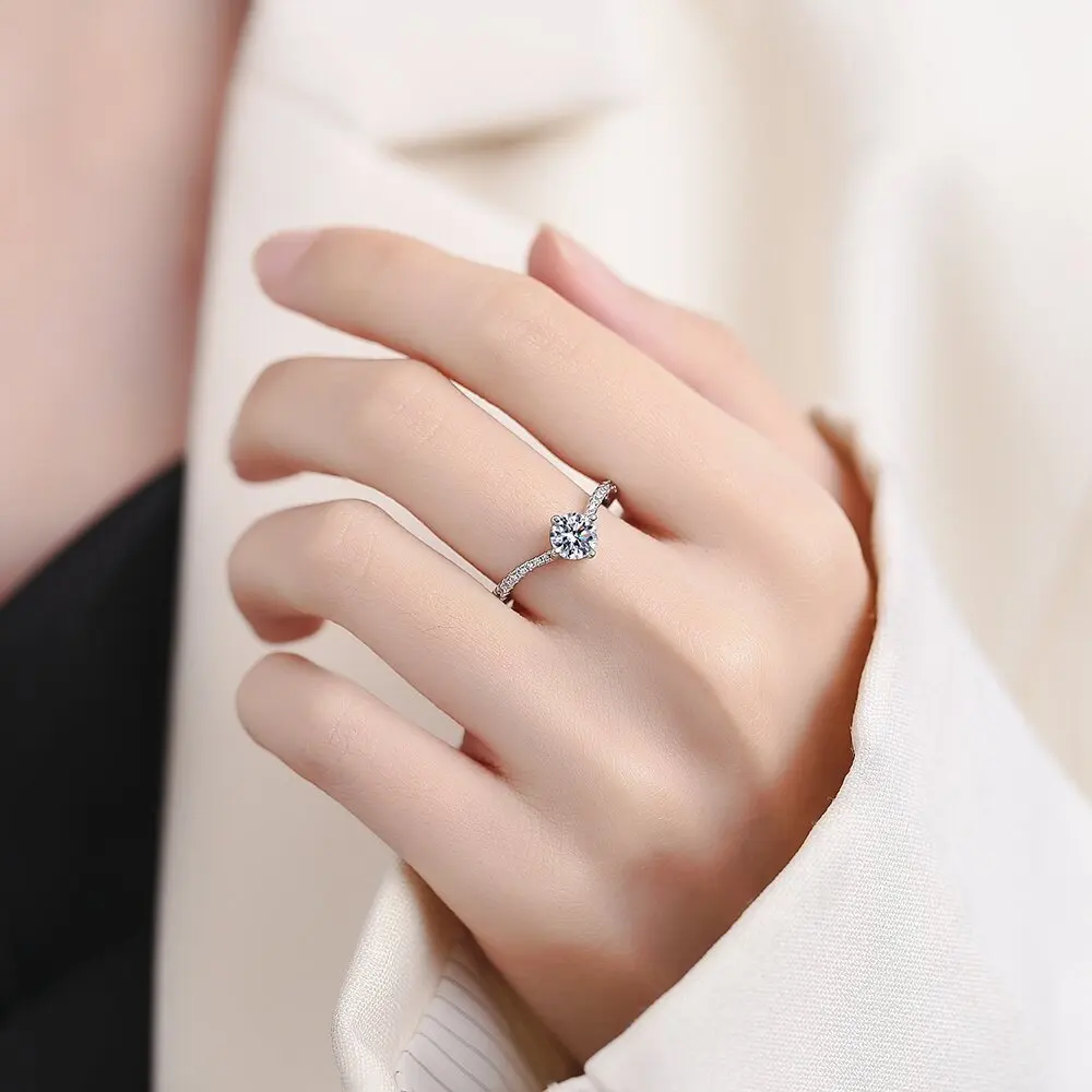 

925 Sterling Silver Light Luxury Fashion V-shaped Zircon Ring Birthday Party Anniversary Gift