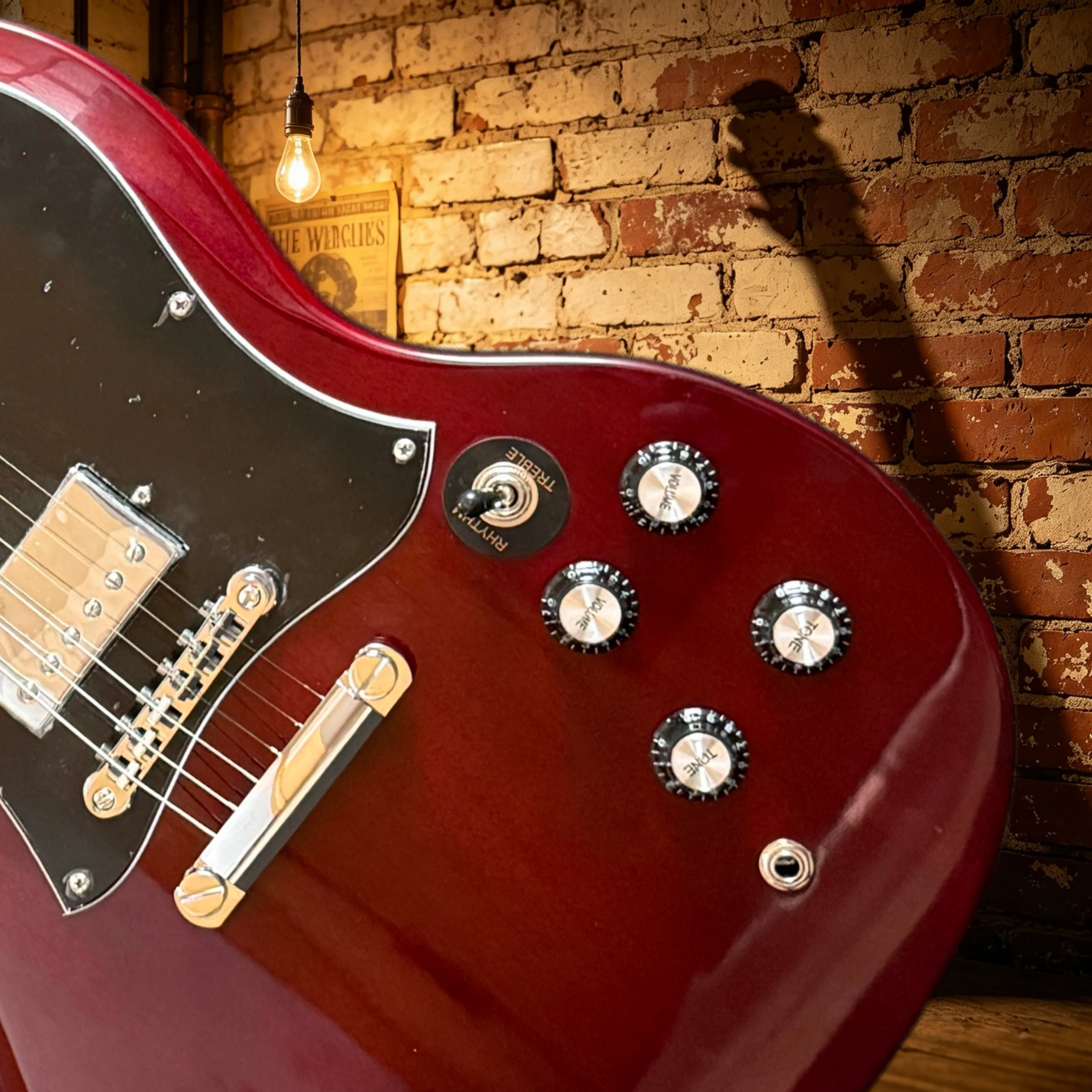 E-Gitarre 2026 Neues Produkt: Weinrot mit großem schwarzem Schutzbrett, hochwertigen Knöpfen und massivem Holzkorpus für Hard Rock
