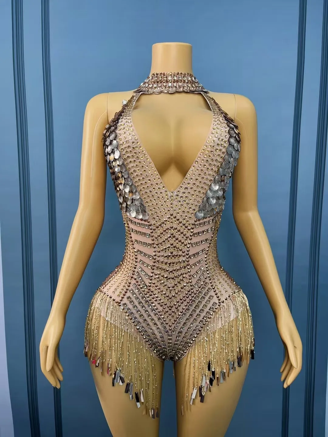 Kostium showgirl, luksusowy strój na imprezę, błyszczące cyrkonie, łańcuszki, cekiny, obcisłe body, seksowny damski strój z odkrytymi plecami, luksusowy strój sceniczny.