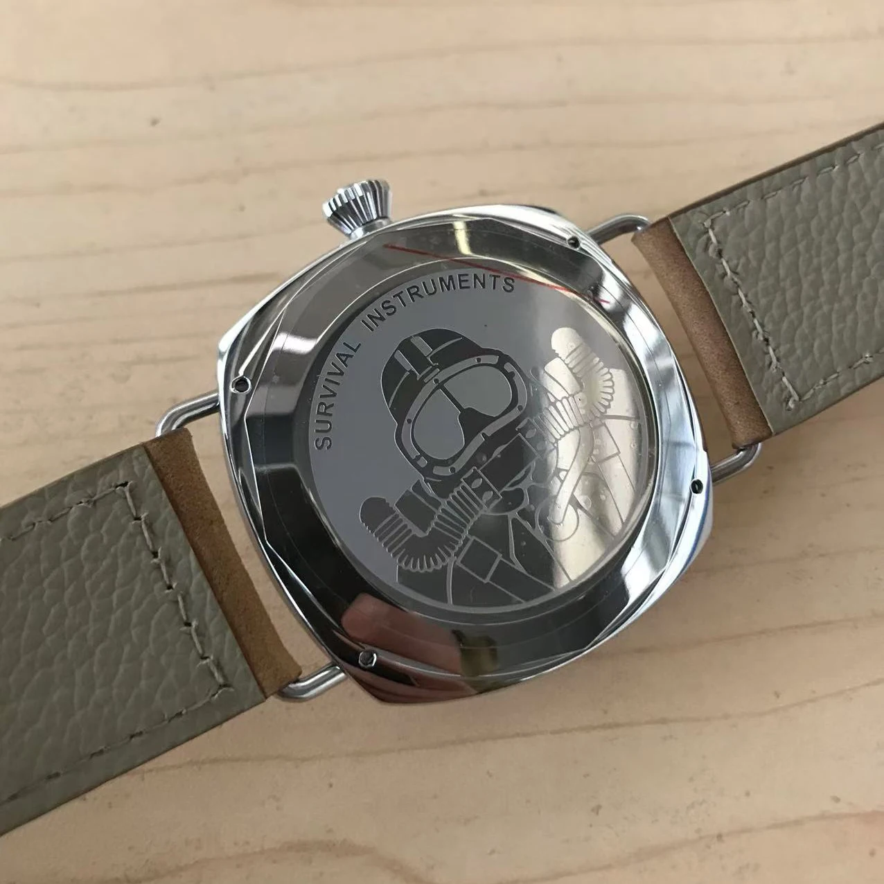 Hrodaland 2025 New Men's Quartz Watch Retro Pilot 42mm Sapphire Crystal Luminous Stainless Steel Waterproof 10Bar reloj hombre