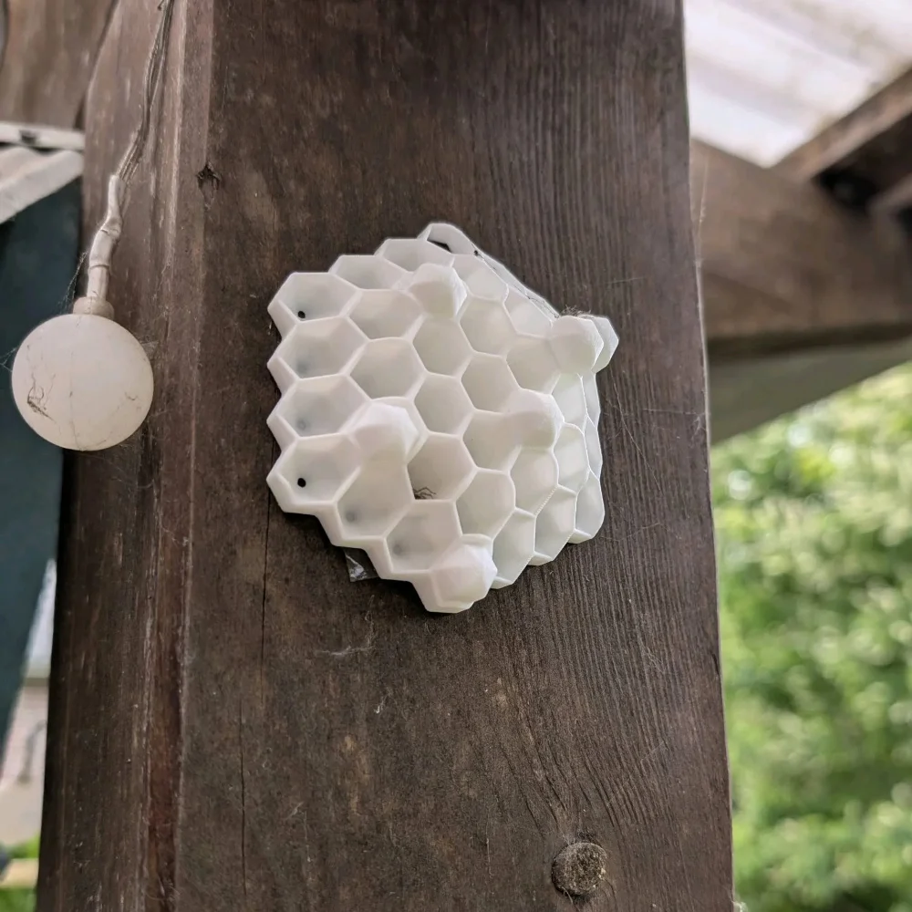 Sturdy Realistic Hanging Wasp Repellent Red Wasp Deterrent 1Pc For Outdoor Garden Pest Control Effective No Batteries Easy Use