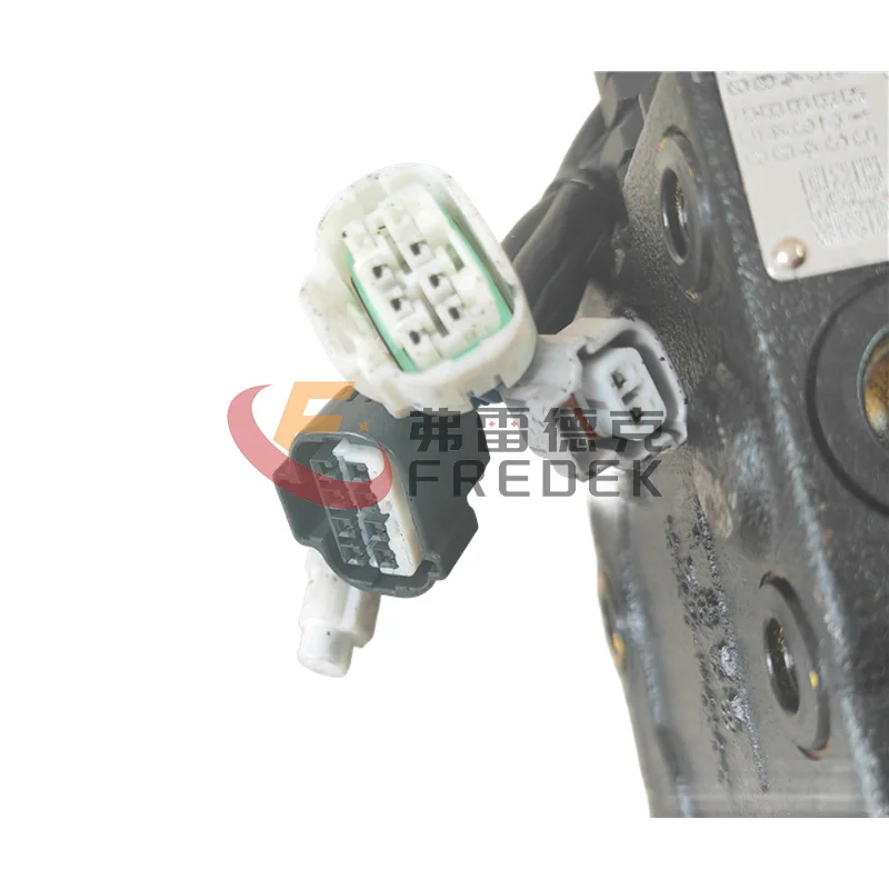 Forklift Multi-way Valve  Original Multi-way Valve Assembly 67620-26561-71 for 8FBN20-25