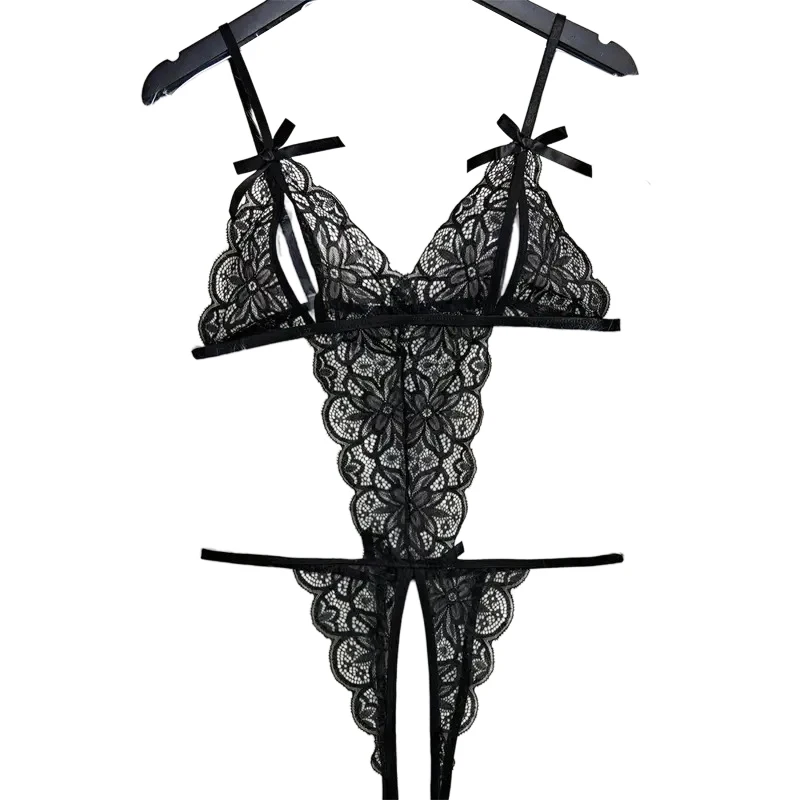 

Женское белье с открытой промежностью: кружевное боди с глубоким V-образным вырезом, пижама