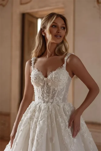 Imagen 2 del producto Lujosos tirantes finos Sweethart Apliques De encaje una línea vestidos De novia hecho a medida tren De barrido corsé 2026 Vestido De Noival