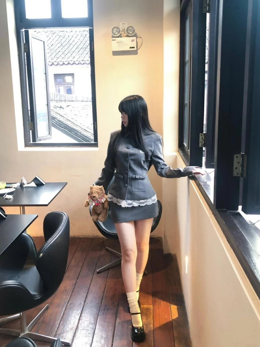 طقم بدلة على الطراز الكوري للفتيات الثريات في الكلية، بلوزة رمادية من الدانتيل مع تنورة ضيقة عالية الخصر، طقم نسائي عصري من ق... #3