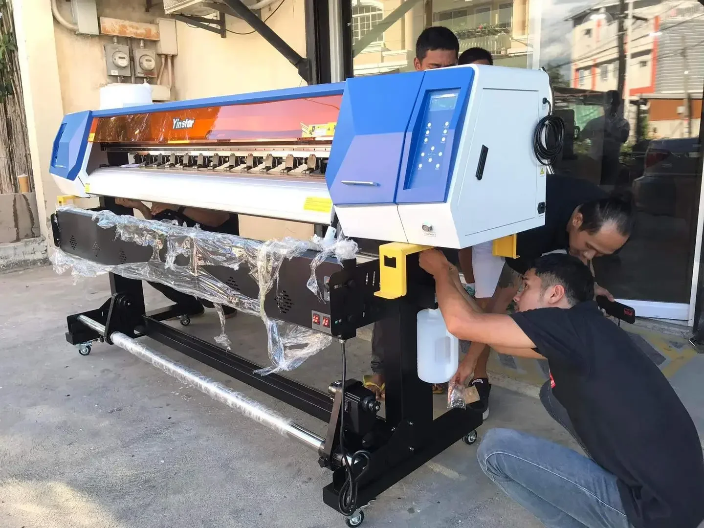 Yinstar 1.8m Single Head Digital Eco Solvent Printer for Tarpaulin Advertising Stickers XP600 Inkjet Printing Machine