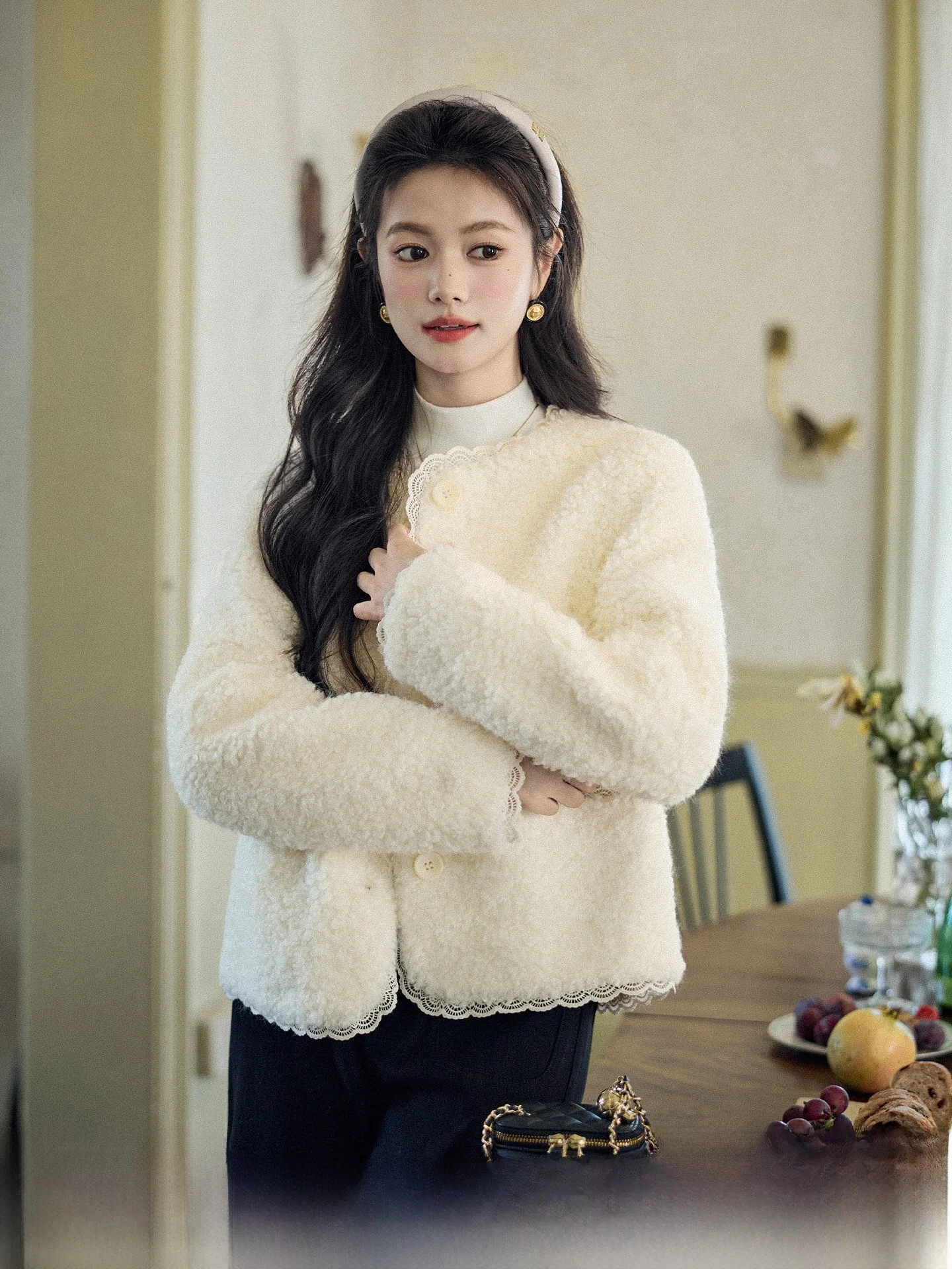 

Пальто из овечьей шерсти прямого кроя для женщин, бежевое, с изысканным кружевным узором, утепленное, из полиэфирного волокна