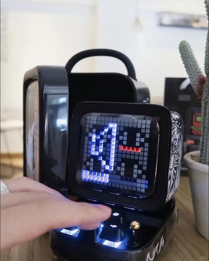 Divoom DITOO ROCKL Pixel مكبر صوت بلوتوث لاسلكي أسود ميكانيكي ريترو نموذج كمبيوتر مكبر صوت ذكي لسطح المكتب ساعة منبه