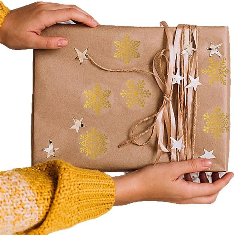 ملصقات عيد الميلاد على شكل ندفة الثلج - رقائق ذهبية مكونة من 2500 قطعة - ملصقات لاصقة مستديرة شفافة لديكور العطلة #5