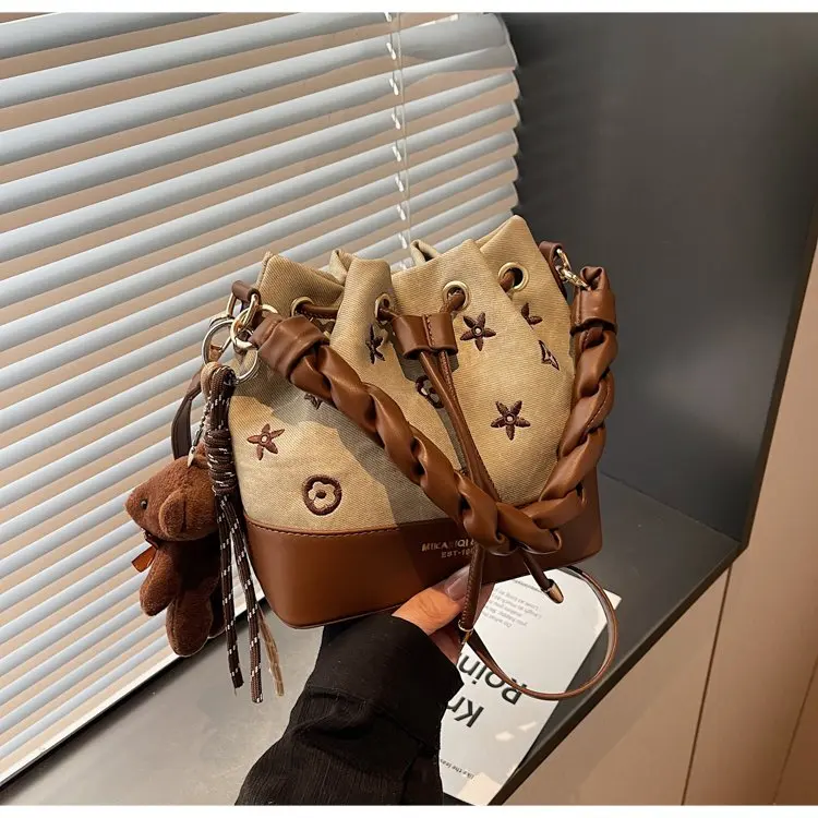 

2026 New Niche High-End Design Women's Shoulder Crossbody Bag, Textured Bucket Bag, Fashion Casual Retro Style