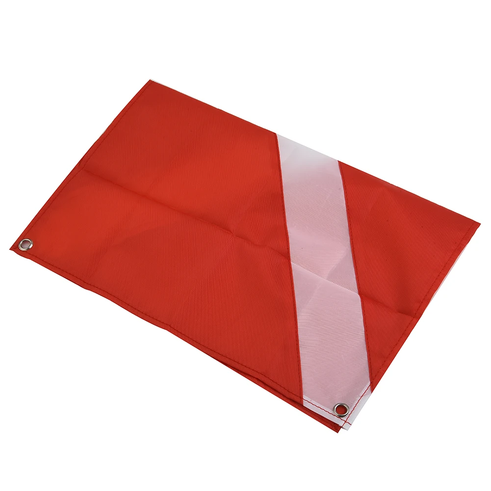 

Маркер с флагом для подводного плавания на лодке из полиэфирной ткани и устойчивостью к морской воде. Легкий вес для практичного использования и простота транспортировки.