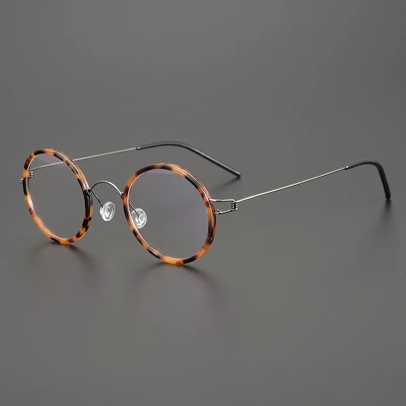 Screw-free Danish Designer Plate Glasses Ultra-light Retro Round Gold Glasses Frame for Men and Women Myopia Glasses Presbyopia.