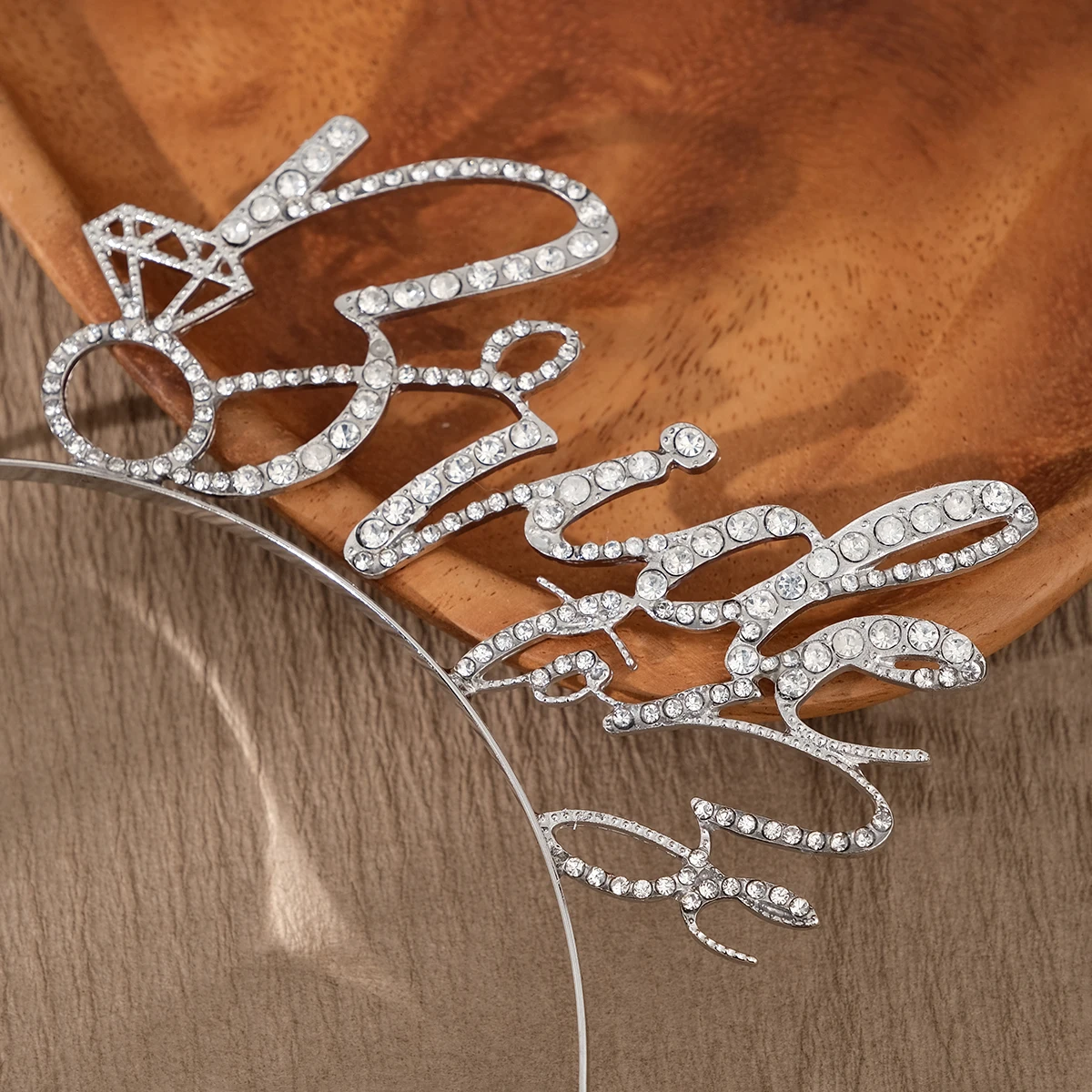 Klassische Alphabet-Haarbänder, funkelnde Strass-Tiara, Geburtstagsfeier, festliche Bankett-Kopfbedeckungen, Schmuck, Accessoires, Geschenke – Detail 5