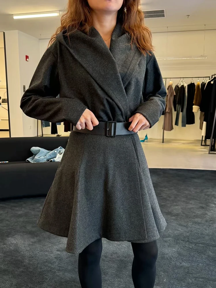 

Новое серое платье с длинными рукавами и капюшоном на осень и зиму 2025, платье А-силуэта на шнуровке, обтягивающее талию и утягивающее.