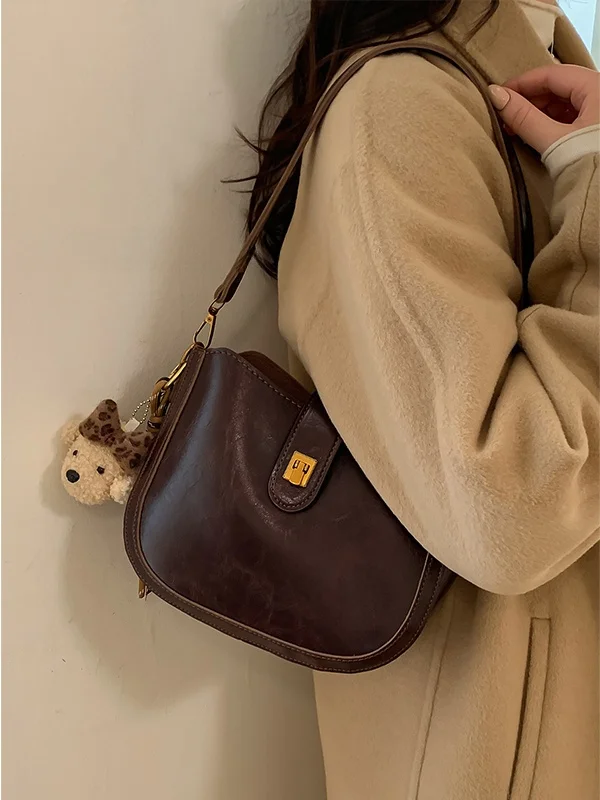 

Ретро-сумка на плечо женская 2025: Новая осенне-зимняя модель, кроссбоди, высококачественная сумка-ведро для повседневного использования, простая и стильная.