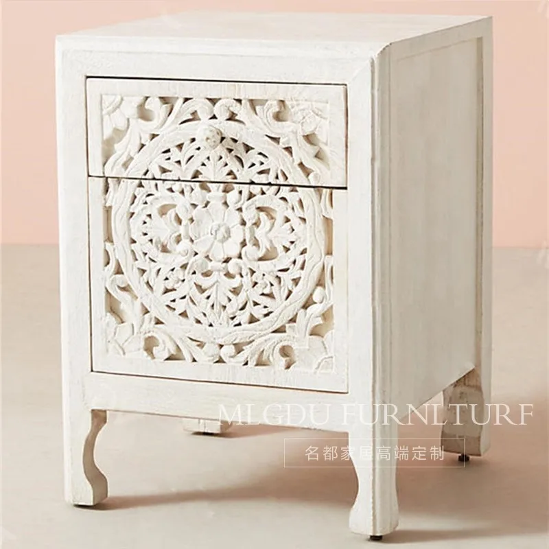 Geschnitzter Nachttisch, hohler geschnitzter Nachttisch