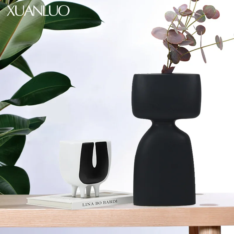 

Modern-style resin vase ornament Creative home décor Luxury-inspired decorative piece Living room TV cabinet tabletop display
