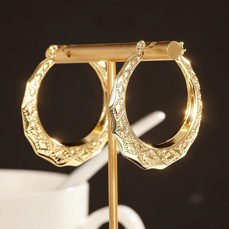Huitan Shiny Opulent Hoop Earrings for Women Exquisite Elegant Ear Party Accessories Attractive Brilliant Engagement Jewelry Hot