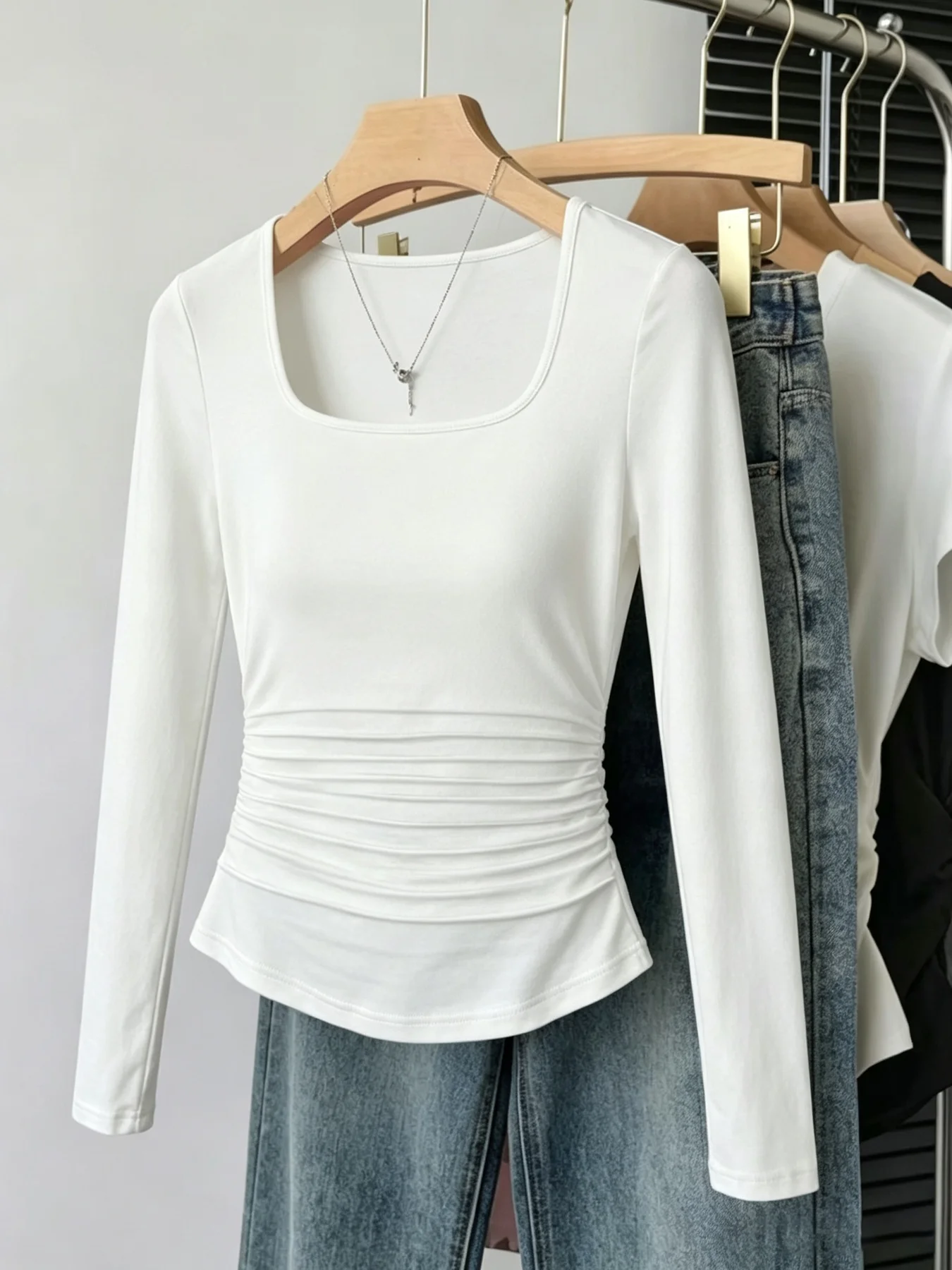 4-teiliges, lässiges, bequemes Damen-Set mit eckigem Ausschnitt, tailliertem Schnitt, einfarbigem Langarm-T-Shirt und Top – Detail 6