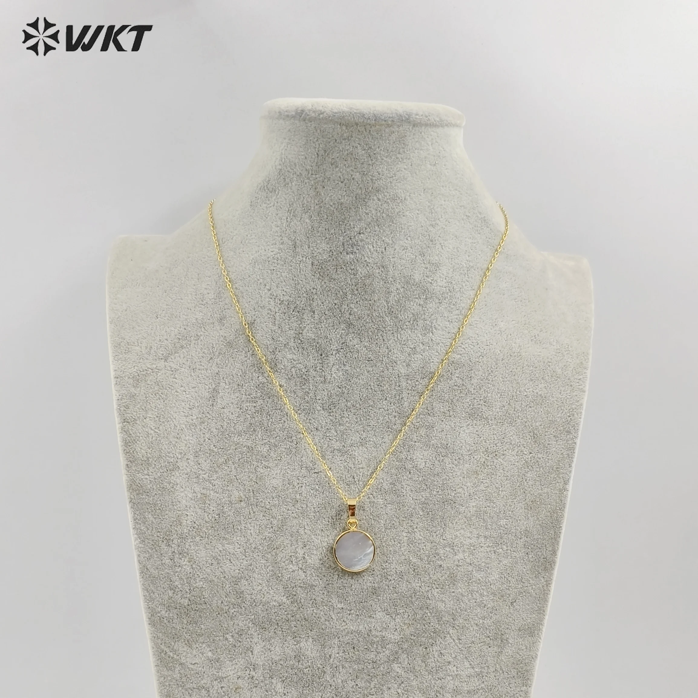 WT-N826 New Tiny Natural Black Pearl Shell Necklace Round Shape With 18k Gold Plated For Women Daily Dressing Up