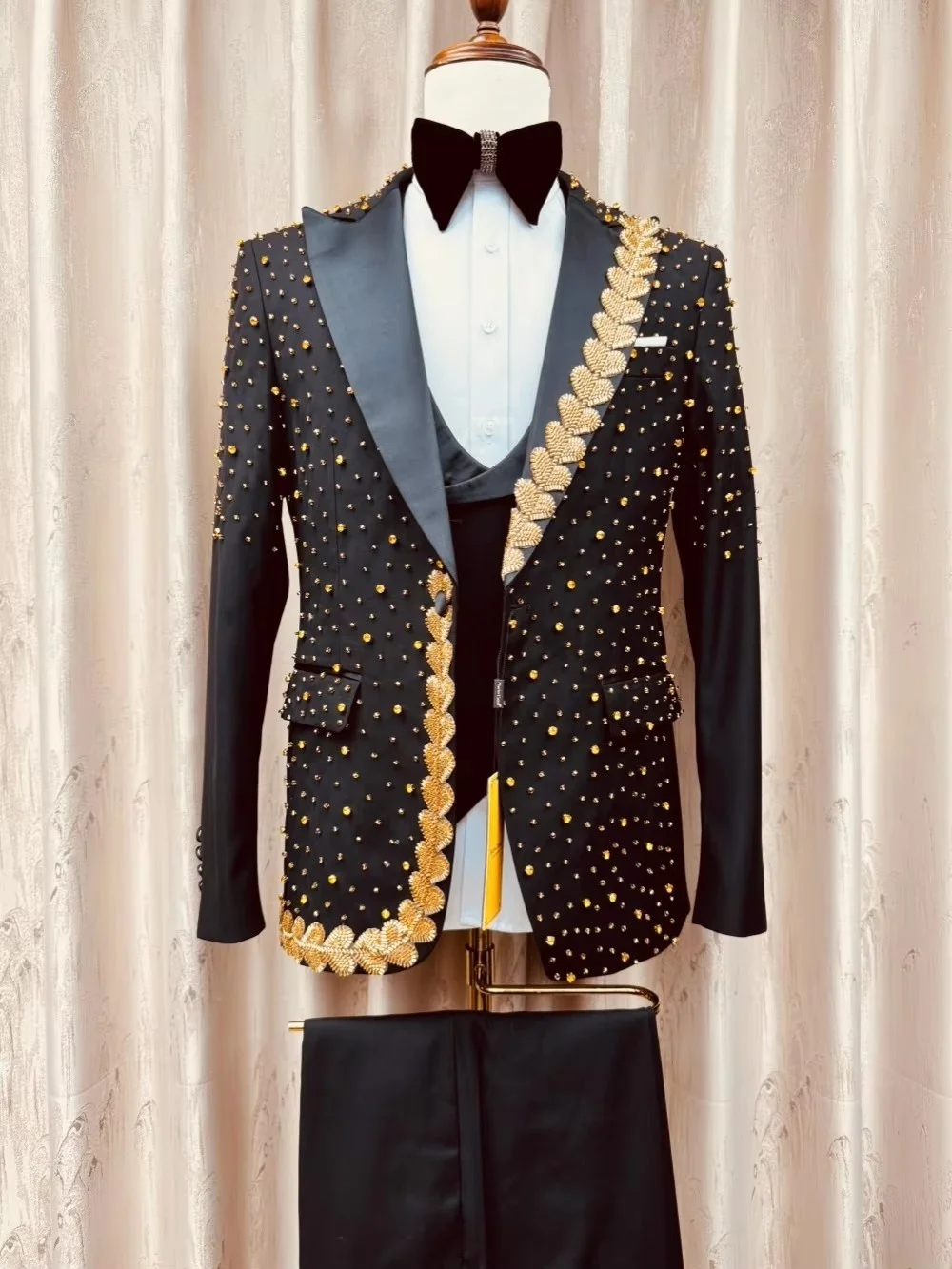 British Men Wedding Suits For Wedding Appliques Peaked Lapel Tuxedo Groom Wear 2 Pcs Jacket Pants Evening Party Customized