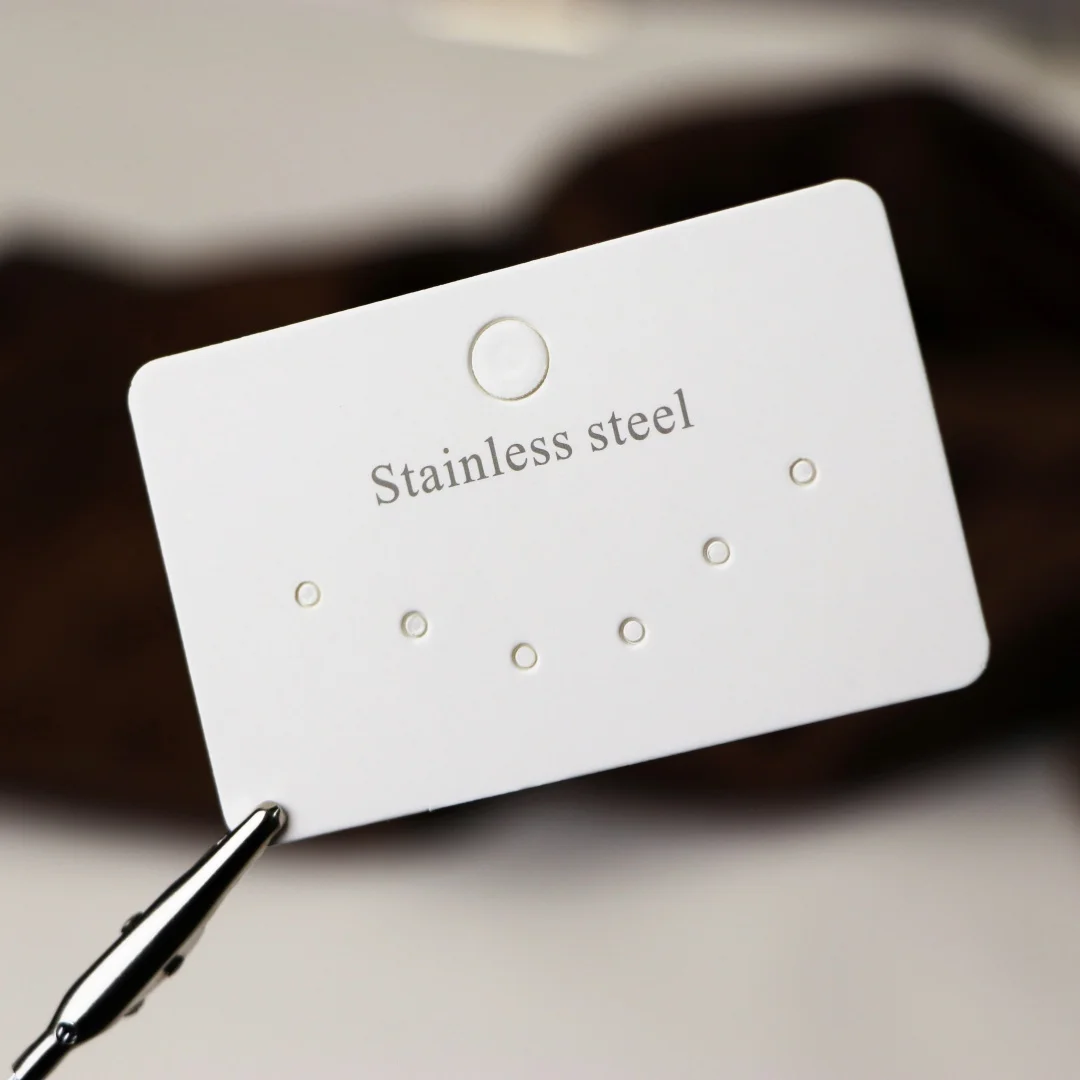 50 قطعة 6 ثقوب ورقة بيضاء معلقة بطاقة لمجموعة مجوهرات الفولاذ المقاوم للصدأ وأقراط التعبئة حامل حزم الأعمال الصغيرة #6