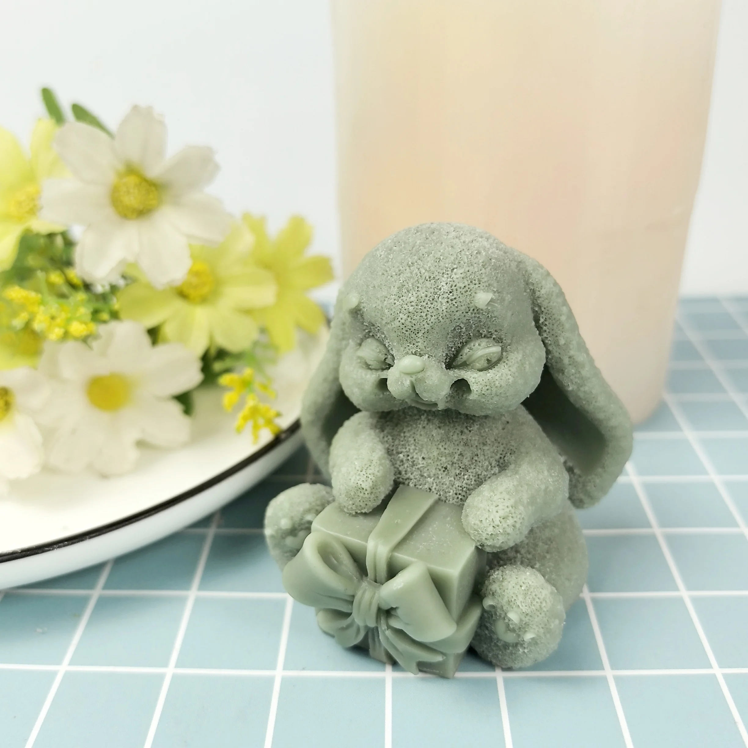 

Bunny Candle Mold Animals Moulds Rabbit Holding Gift Box Soap Molds Silicone 3D Wedding Birthday Clay Resin Mould