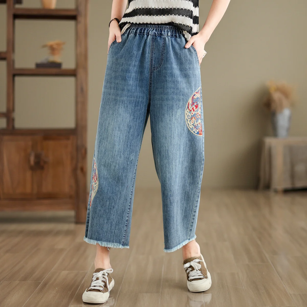 

2024 Cropped Pants Women Autumn Vintage Jeans Streetwear Denim Trousers Korean Fashion Embroidery Straight-leg Pants