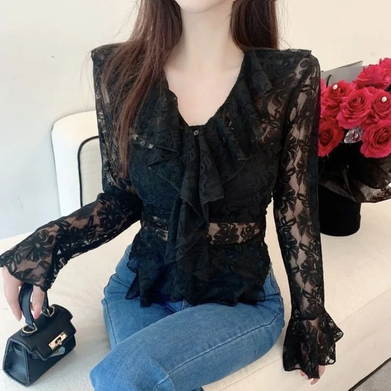 

2023 Spring Autumn New Solid Color V-neck Hollow Long-sleeved Shirt Women Design Sense Niche Fashion Chic Flare Cuffs Top