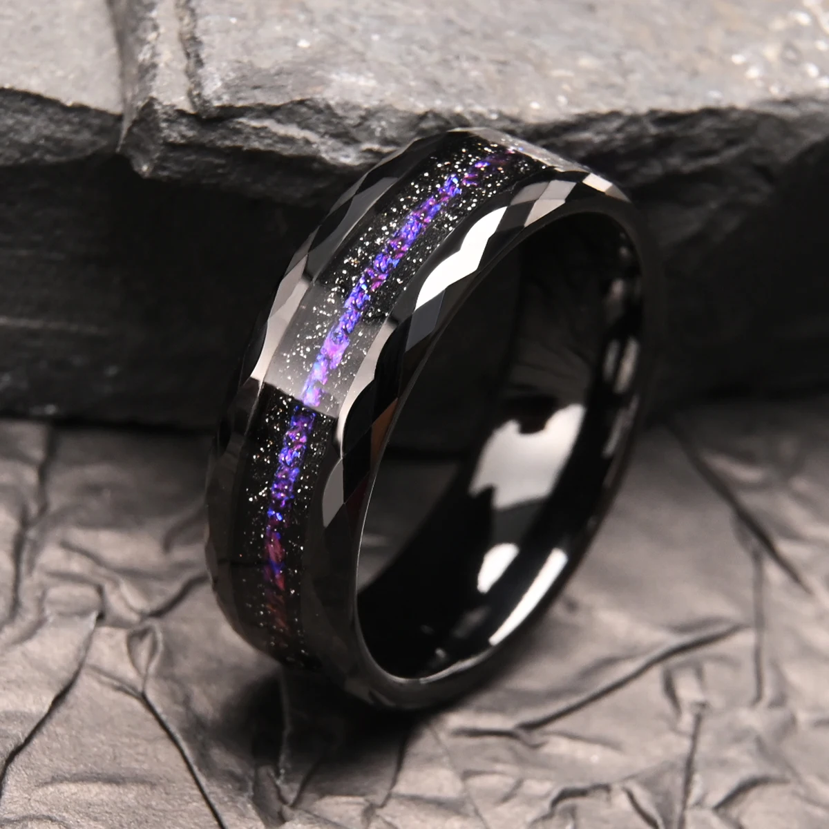 Herren Galaxy Wolframkarbid Eheringe mit Meteoriteneinlage, gehämmerter Ring, Jubiläums-, Verlobungs-, Versprechens- und Alltagsringe, bequeme Passform – Detail 4