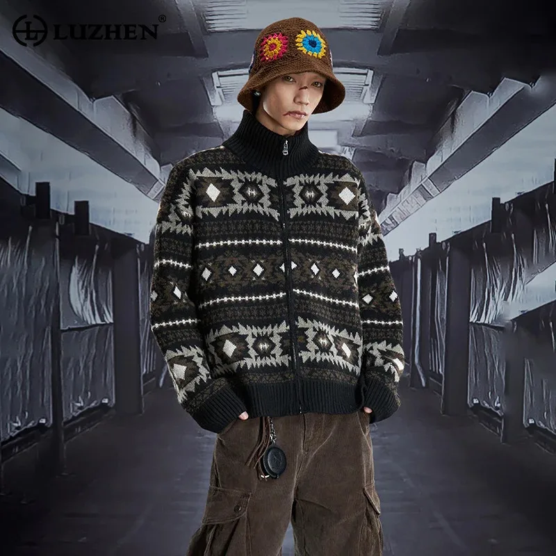 

LUZHEN 2025 Winter Niche Design Geometric Pattern Stand Neck Knitted Cardigan Men's Fashion Handsome High Quality Sweater JY5429