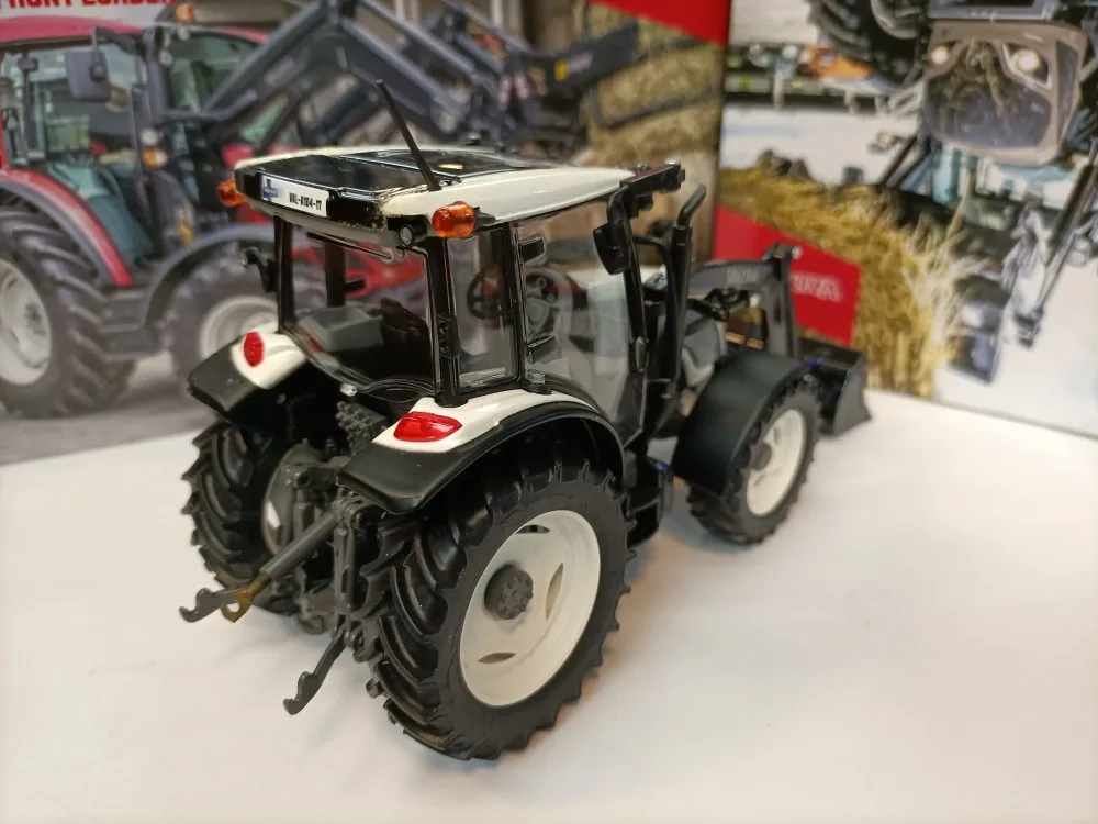 ROS VALTRA 1:32 A104 Loader Agricultural Tractor White Simulation Limited Edition Alloy Metal Static Car Model Toy Gift