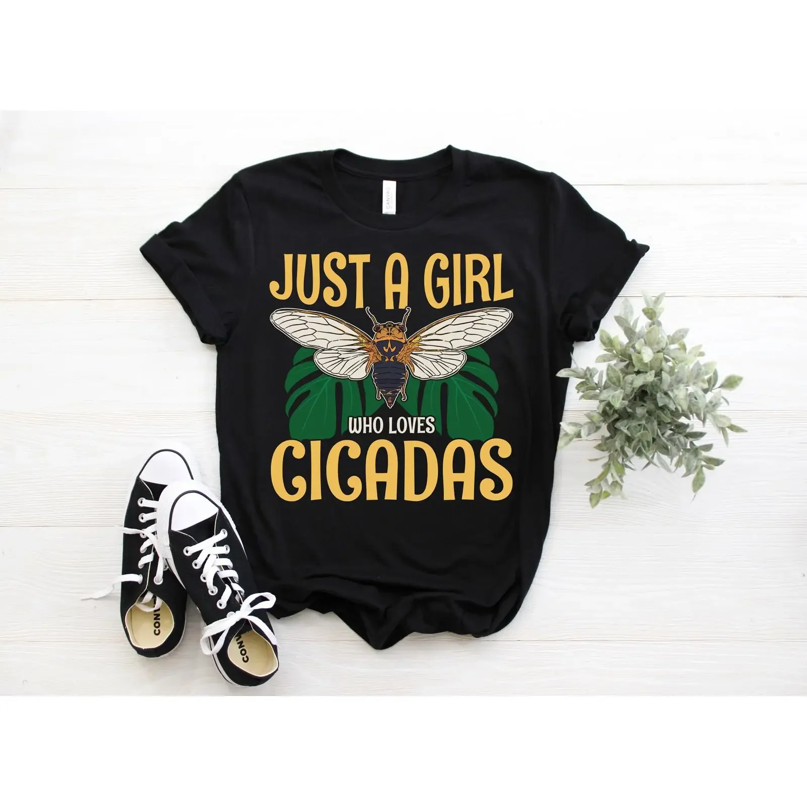 Just A Girl Who Loves Cicadas T Shirt Insect Bug Lover Entomology Entomologist Biologist Girls Birthday Present vintage Washed