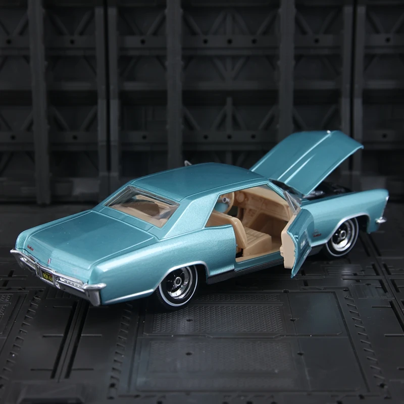 マイスト 1/26 シミュレーション 1965年式 ビュイック リビエラ グランスポーツ 合金製カーモデル 飾り物 コレクション、ドアとボンネットが開閉可能