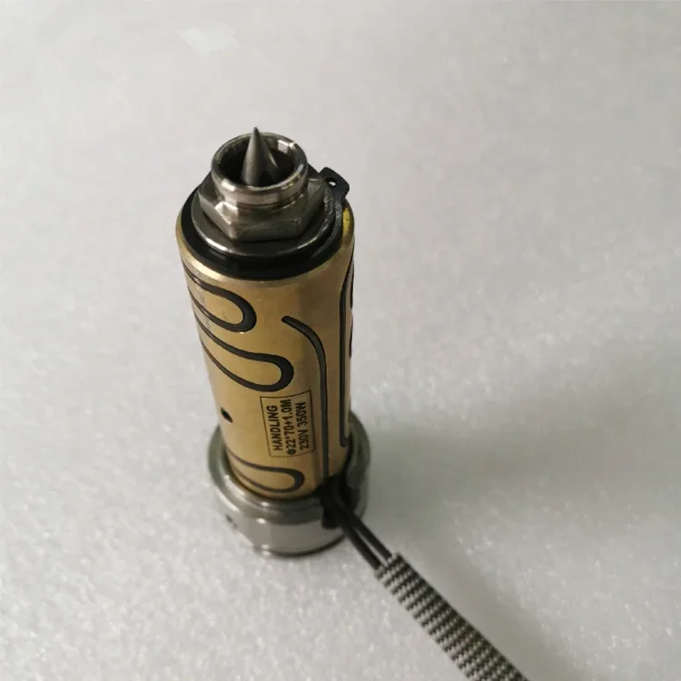 Pin point hot nozzle for hot runner injection mold with copper sleeve heater