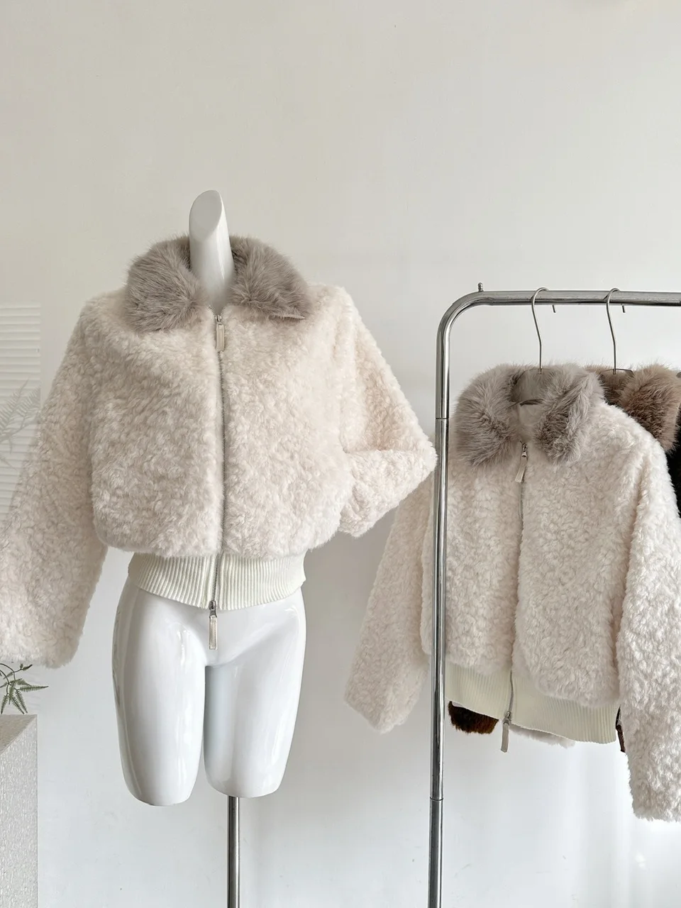 따뜻한 양털 자켓 여성용 패셔너블 안티에이징 대형 퍼 칼라 코트 두꺼운 겨울 외투 출퇴근용
