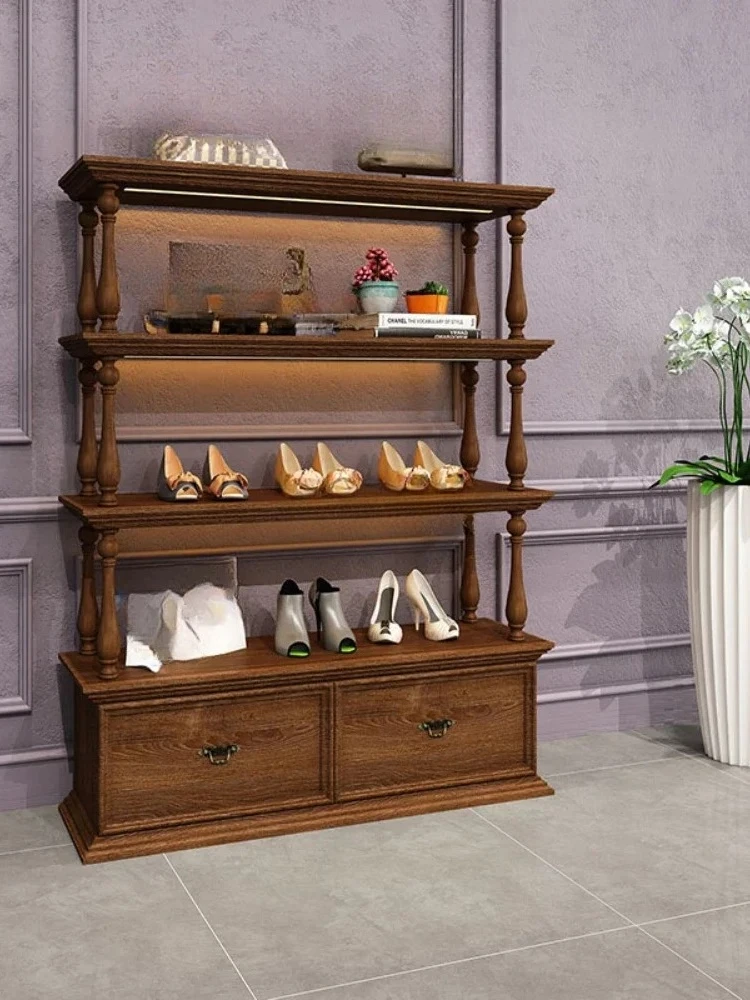 

Средневековый музей демонстрации по индивидуальному заказу у стены высокого шкафа