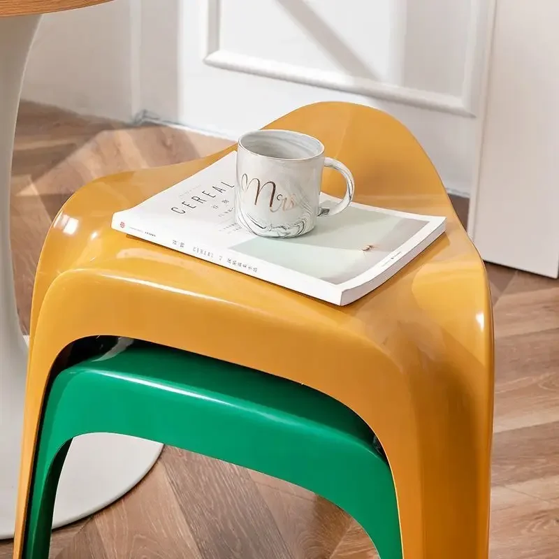 

Luxury Fashionable Plastic Stool Auxiliary Chair Living Room Aesthetic Plastic Stool Backrest Creative Taboret Home Furniture