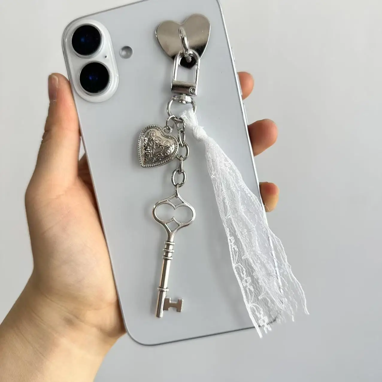 Brown Series  Love Heart Key Pendant Lace Tassel Keychain Vintage Keyring Bag Charm Versatile Bags Hanging Decoration Keychains