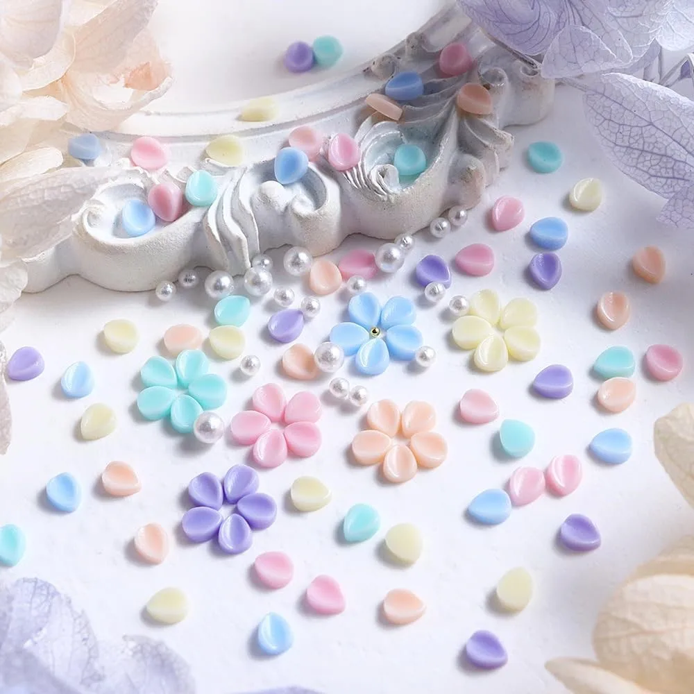 150 ชิ้น 5 กลีบดอกไม้ผสมลูกปัดมุกเล็บ Charms สีชมพูอะคริลิคดอกไม้ Rhinestones แกะสลักกลีบดอกไม้ตกแต่งเล็บ