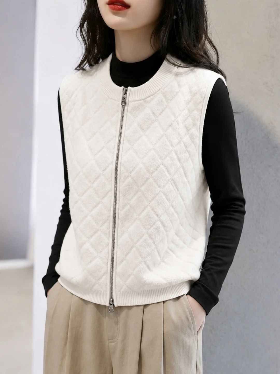 Casual Versatile Zipper Vest Simple Base Shirt Women's Fashion Design Autumn New Arrival Top Layered Style Commute Wind