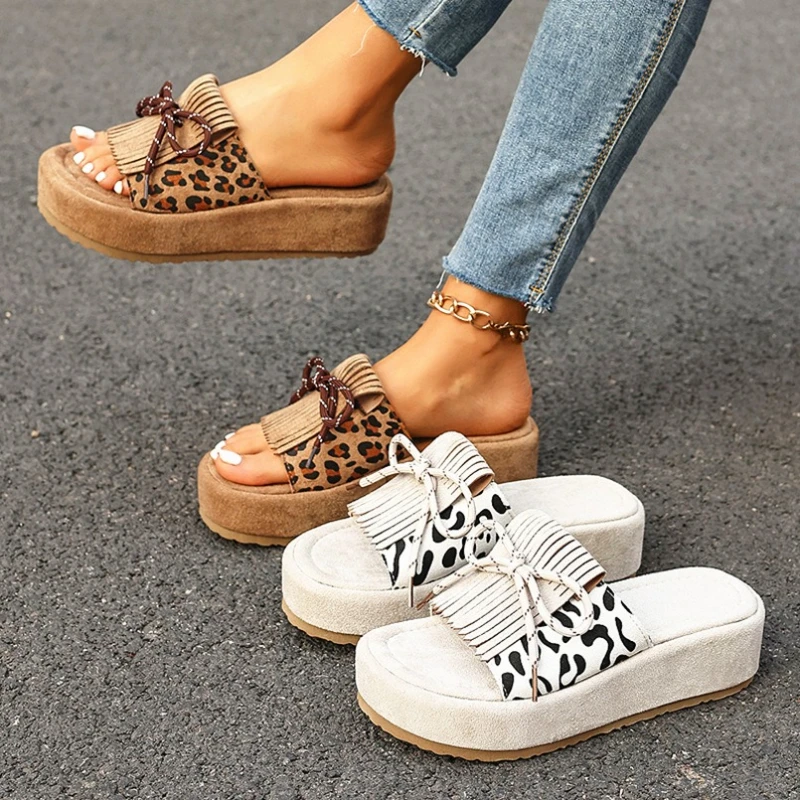 

Summer Comfortable Thick Soled Slippers 2026 New Oversized Sandals Casual Wedge Heel Sandals Outdoor Fashionable Women's Shoes