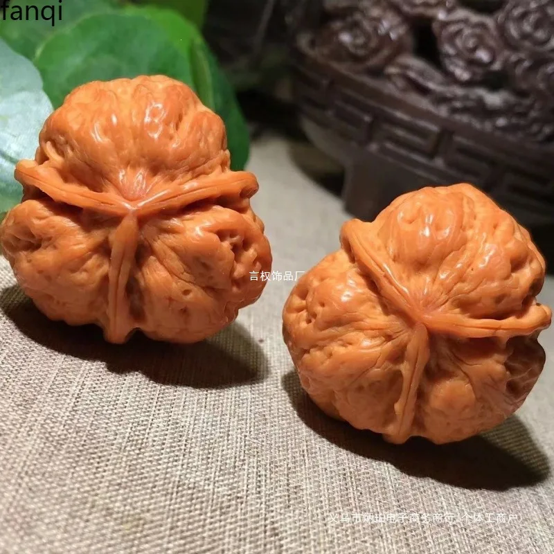 Walnut men's hand-carved portable piece a -sided, three-edged natural lantern-shaped artifact