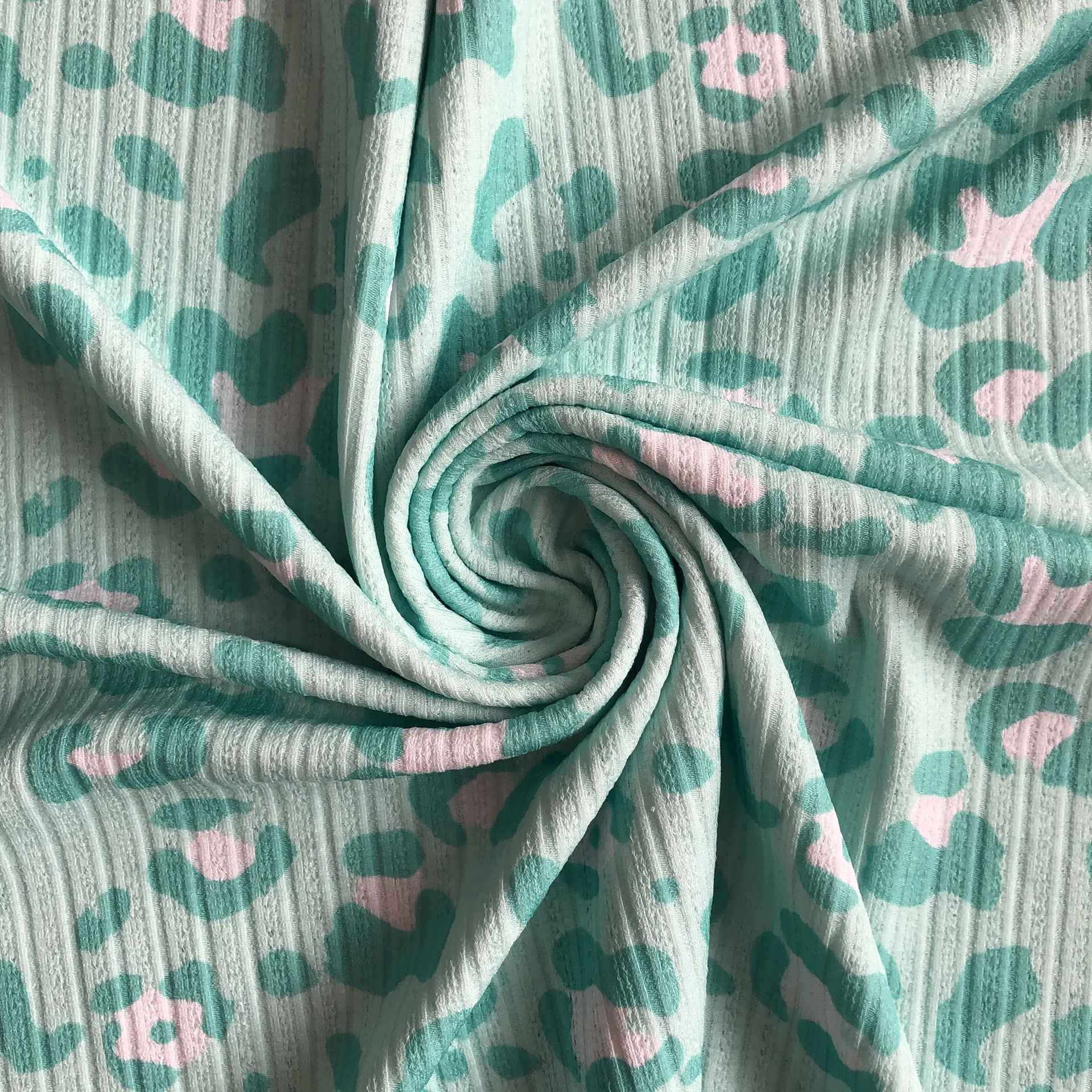 

2025 new Jacquard leopard print fabric, elastic pit strip fabric spring and summer fashion skirt T-shirt fabric